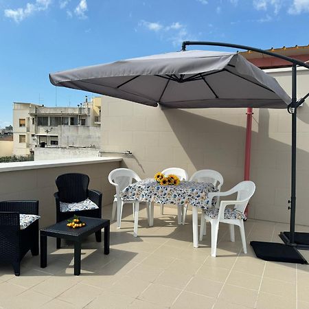 Casa Vacanze La Perla Rara Taranto Bagian luar foto
