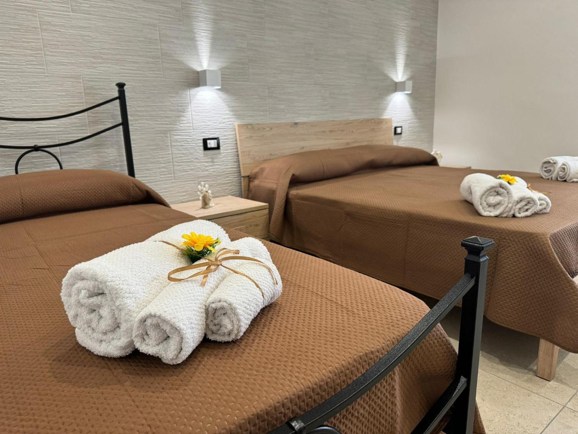 Casa Vacanze La Perla Rara Taranto Bagian luar foto