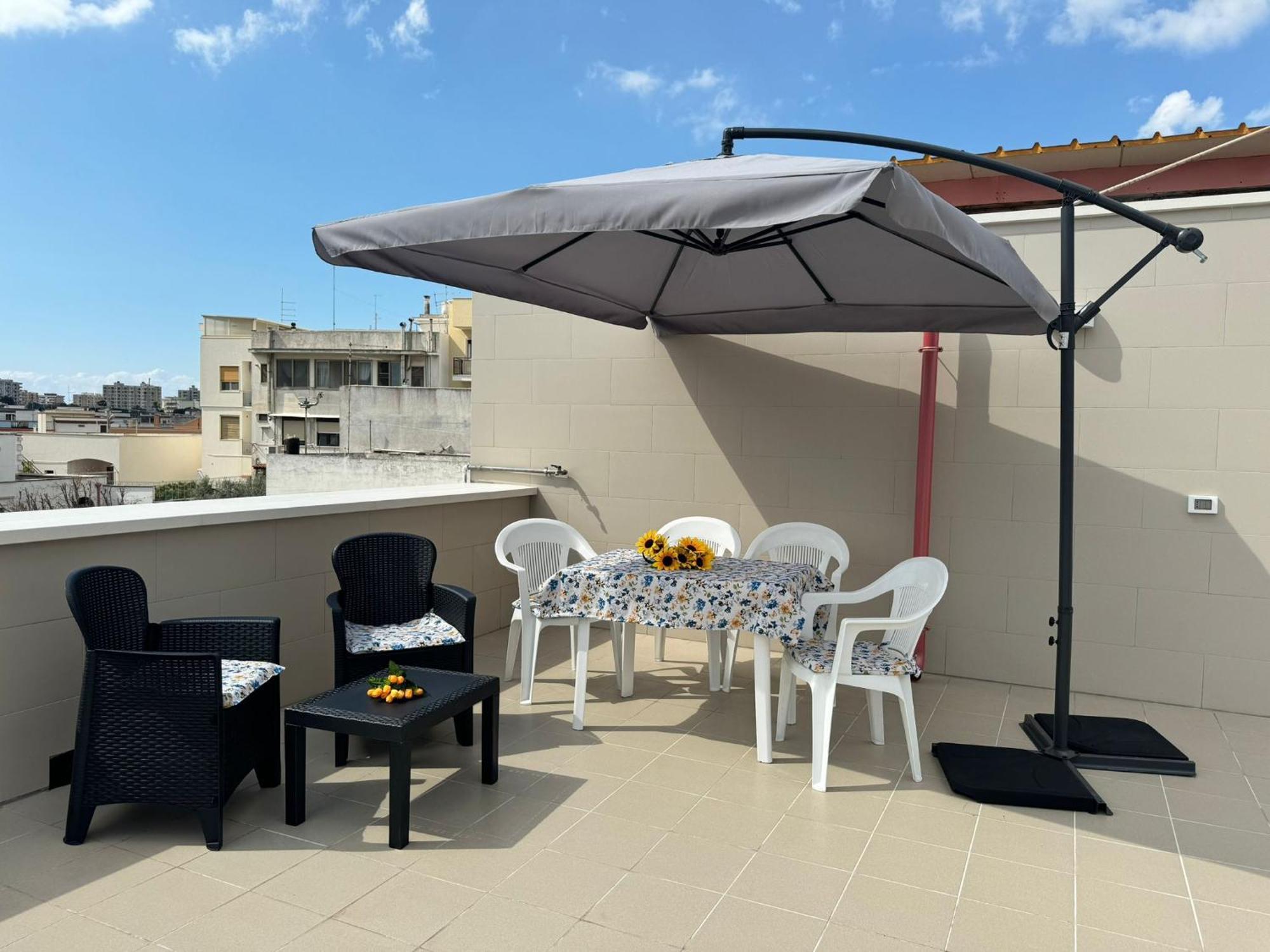 Casa Vacanze La Perla Rara Taranto Bagian luar foto